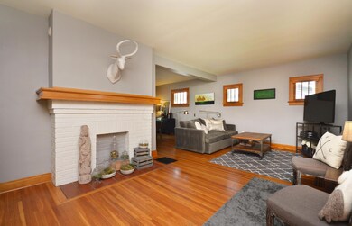 Living Room (2)
