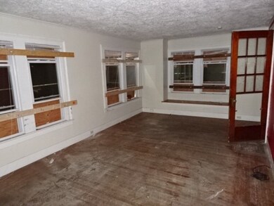 862 Worthington St, Springfield, MA 01105 - photo 4