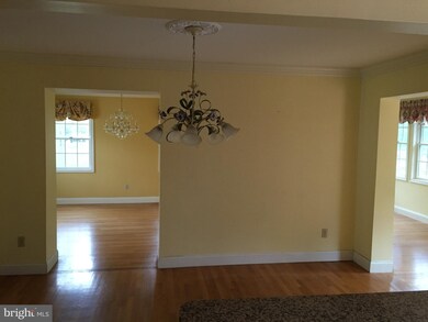 7116 Warbler Ln, McLean, VA 22101 - photo 5