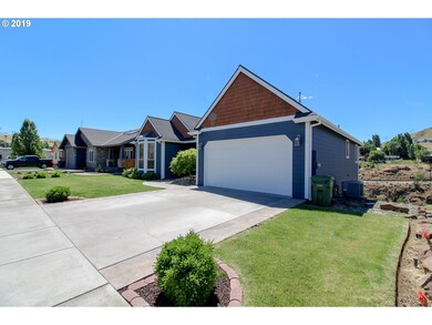 495 E Knoll Dr, the Dalles, OR 97058 - photo 2