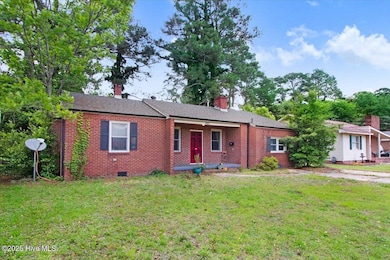 02-1605 E Holly St-2