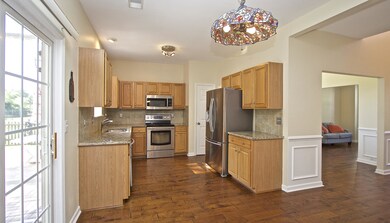 Eat-in Kitchen