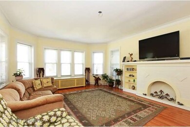 6423 N Fairfield Ave, Chicago, IL 60645 - photo 2