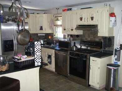 22 Woodhaven St, Carver, MA 02330 - photo 2