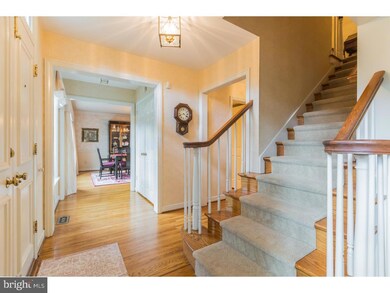 412 Round Hill Rd, Wayne, PA 19087 - photo 2