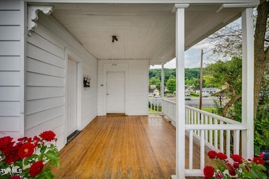 948 Anderson St, Bristol, TN 37620 - photo 4