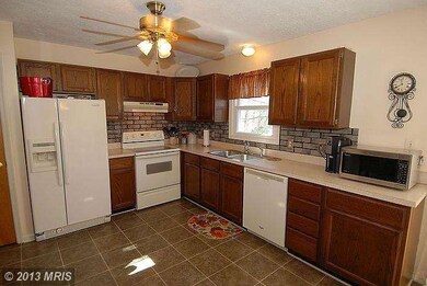 37135 E Lakeland Dr, Mechanicsville, MD 20659 - photo 4