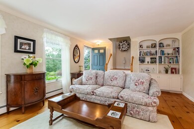 004-Living_Room-4605489-medium