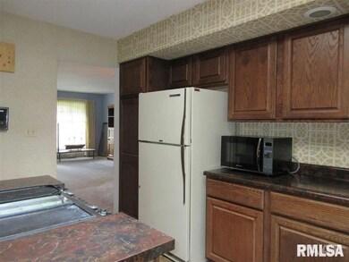 5936 W Ridgecrest Cir, Peoria, IL 61615 - photo 7