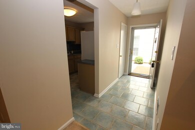 10050 Oakton Terrace Rd unit 10050, Oakton, VA 22124 - photo 2