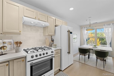 145 E Bay Dr unit 35, Walled Lake, MI 48390 - photo 6