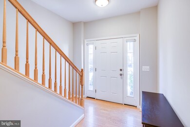 9145 Silvershadow Ct, Lorton, VA 22079 - photo 3