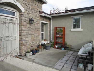 654 N Maurer St, Porterville, CA 93257 - photo 6