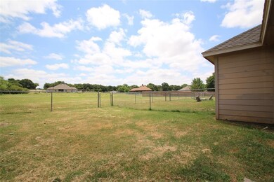 121 Sunburst Ct, Weatherford, TX 76087 - photo 3