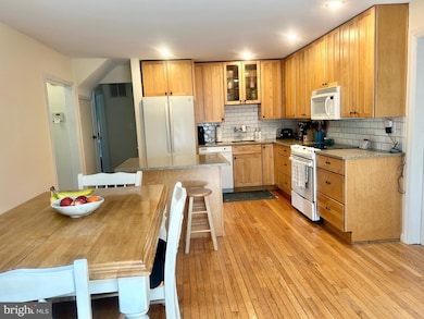 1126 Skyway Dr, Annapolis, MD 21409 - photo 3