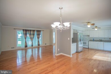 2426 Silver Fox Ln, Reston, VA 20191 - photo 2