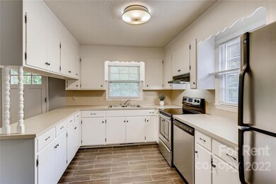 1411 Forest Park Dr, Statesville, NC 28677 - photo 2