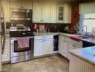 54 Robert St, Freeport, NY 11520 - photo 6