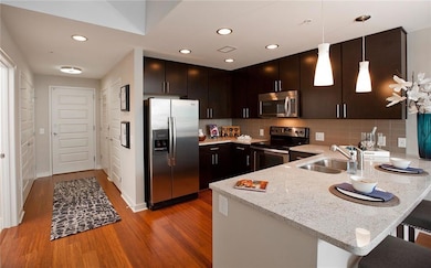 Kitchen with a kitchen breakfast bar, appliances w