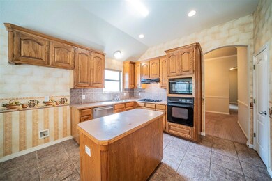 777 Trails End Cir, Hurst, TX 76054 - photo 7