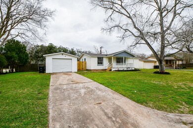 1620 Casa Ct, Alvin, TX 77511 - photo 3