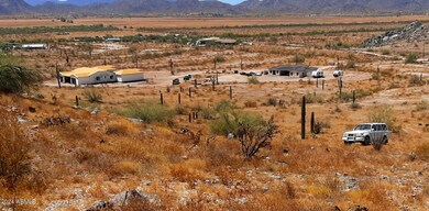 2 Nearby homes