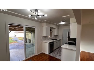 18705 NE Everett Ct, Portland, OR 97230 - photo 3