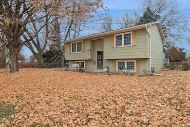 1008 S 8th Ave E, Newton, IA 50208 - photo 3