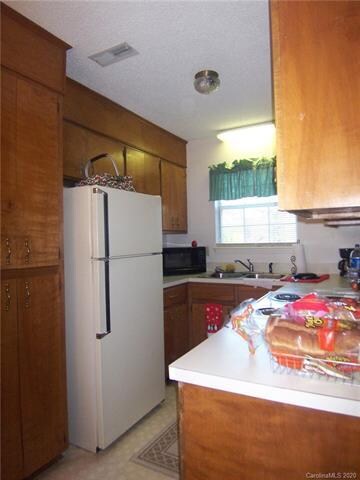 Kitchen fridge conveys.