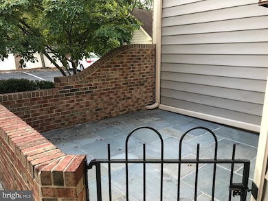 7 Luxberry Ct, Rockville, MD 20852 - photo 3