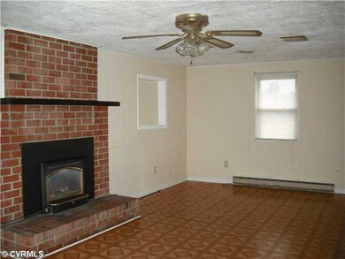 Den/Family/Great Room - Den spacious 23 x 13 with 
