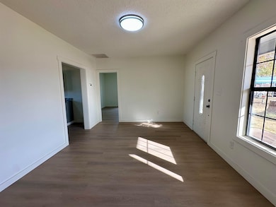 118 W Cedar Ave, Pond Creek, OK 73766 - photo 4