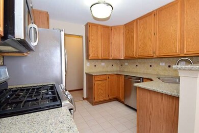 1547 Treeline Ct unit 904, Naperville, IL 60565 - photo 2