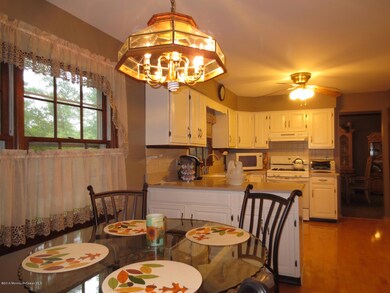 Breakfast Area & Kitchen