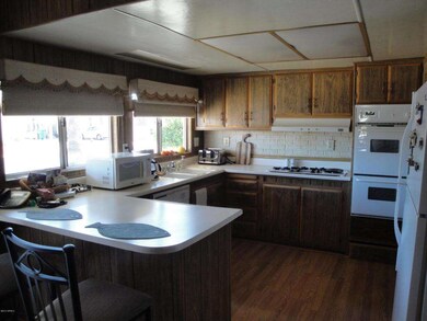 Kitchen with breakfast bar