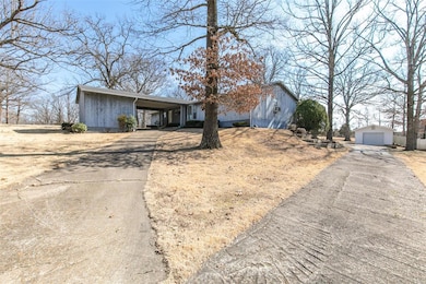 2861 Carrie Ann Cir, Poplar Bluff, MO 63901 - photo 2