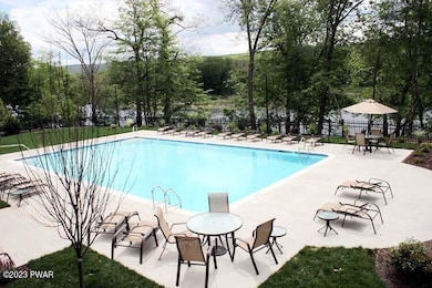 706 Macintosh Way, Matamoras, PA 18336 - photo 2