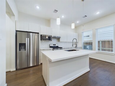 610 Thornton Oaks Ln unit B, Houston, TX 77018 - photo 7