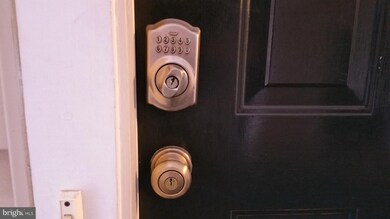 8195 Halley Ct unit 301, Lorton, VA 22079 - photo 4