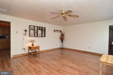 113 Montrose St, Reading, PA 19605 - photo 5