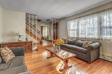 15 Utica St, Woburn, MA 01801 - photo 5