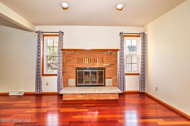 37BarringtonCt-11