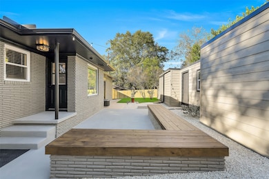 1403 S Chappell Hill St, Brenham, TX 77833 - photo 3