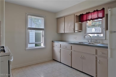 263 S Main St, Youngstown, OH 44515 - photo 5