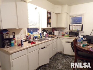1112 Warren St, Davenport, IA 52804 - photo 2