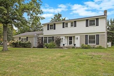 26031 Hidden Ln, Grosse Ile, MI 48138 - photo 3