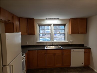 10 Middle St, West Warwick, RI 02893 - photo 4