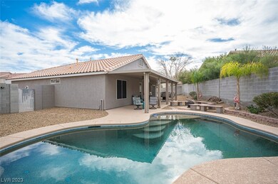 Stunning Pebble-Tec pool, large lot, and extended