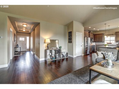 722 E Lincoln St, Carlton, OR 97111 - photo 4