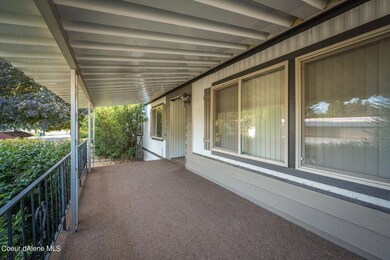 Covered & Private front porch
